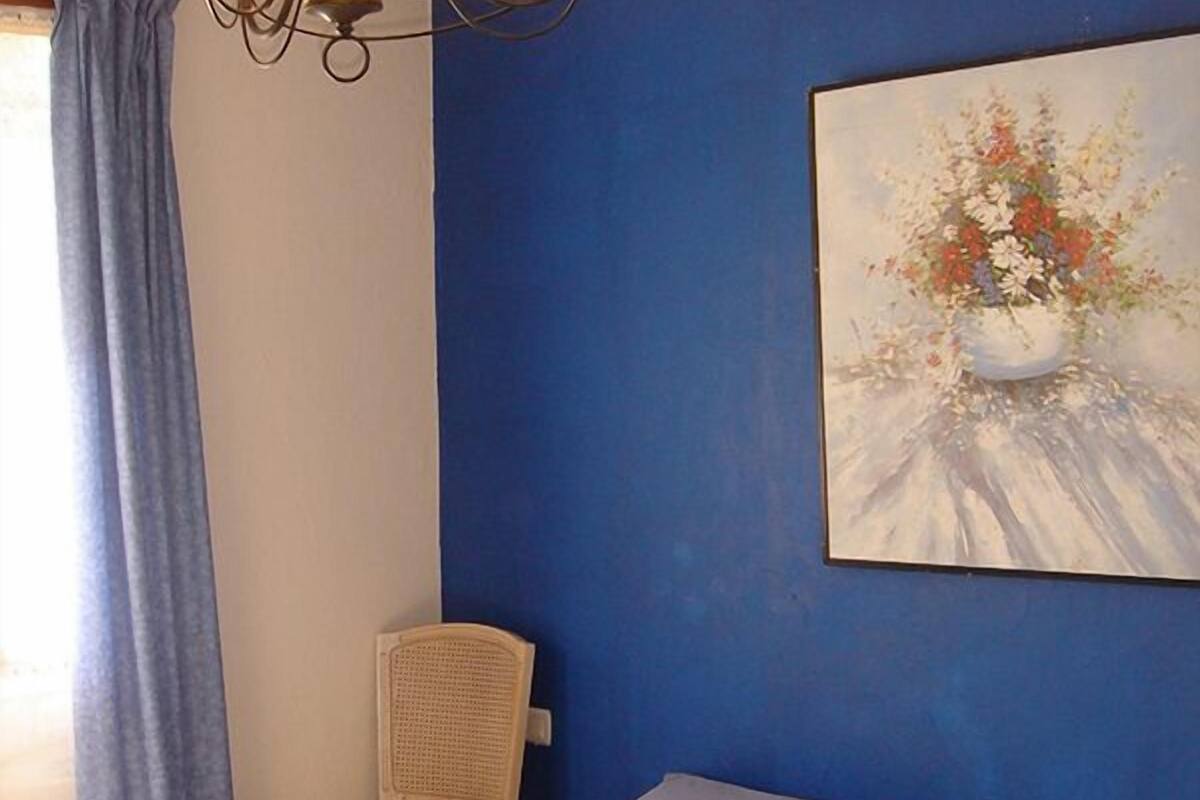 Twin Room, 2 Twin Beds | Desk, blackout drapes, cribs (free), WiFi (free)