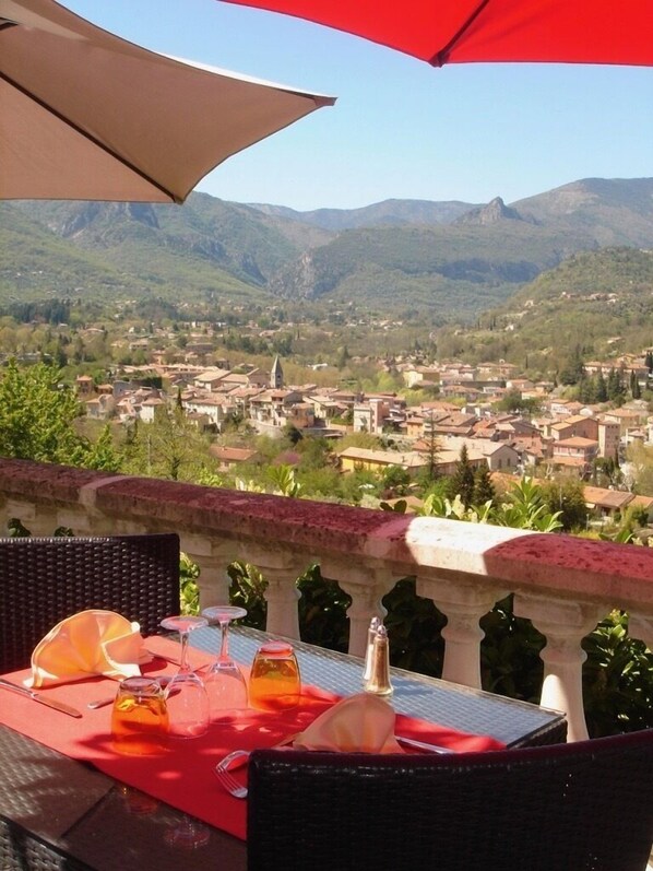 Outdoor dining - Auberge Provencale (Sospel)