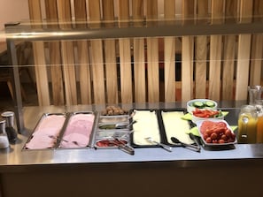 Breakfast buffet - Waldpension Jägerstüberl (Bad Griesbach im Rottal)