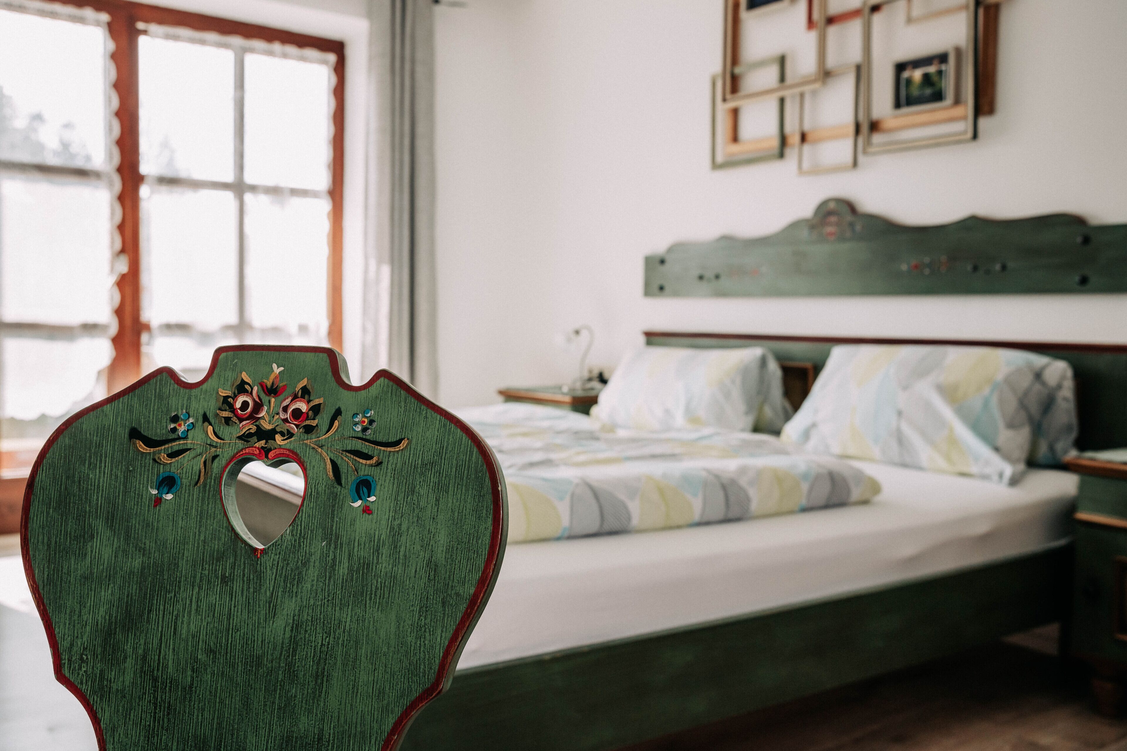 double room | 1 bedroom, in-room safe, individually decorated, desk