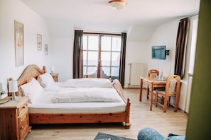 Két bảo mật tại phòng, trang trí khác biệt, bàn