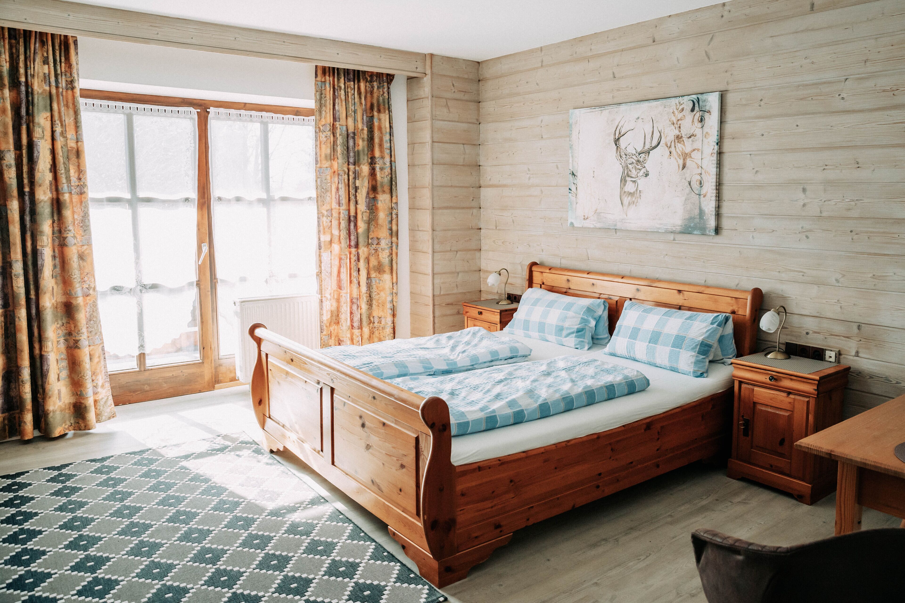 double room | 1 bedroom, in-room safe, individually decorated, desk