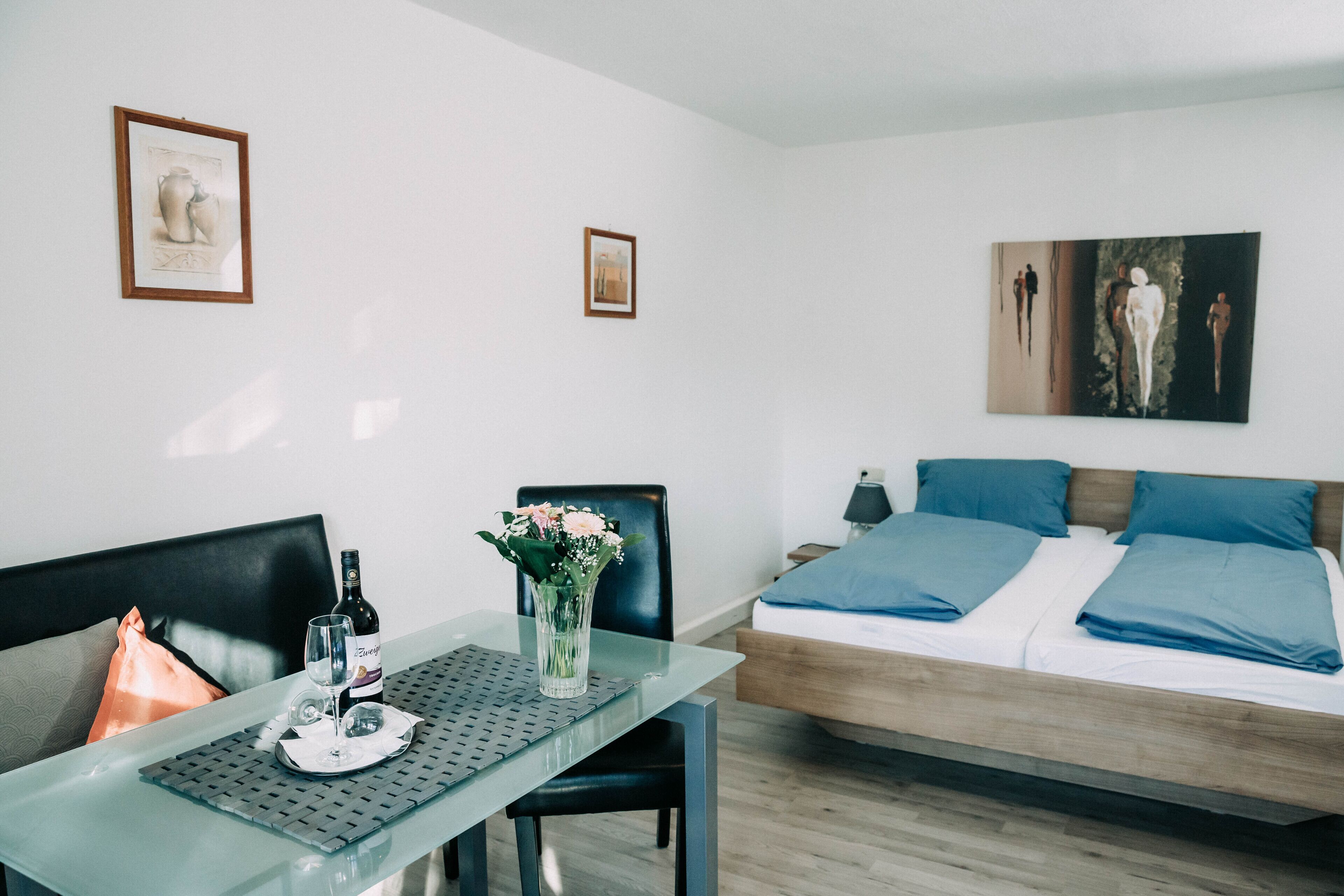 double room | 1 bedroom, in-room safe, individually decorated, desk