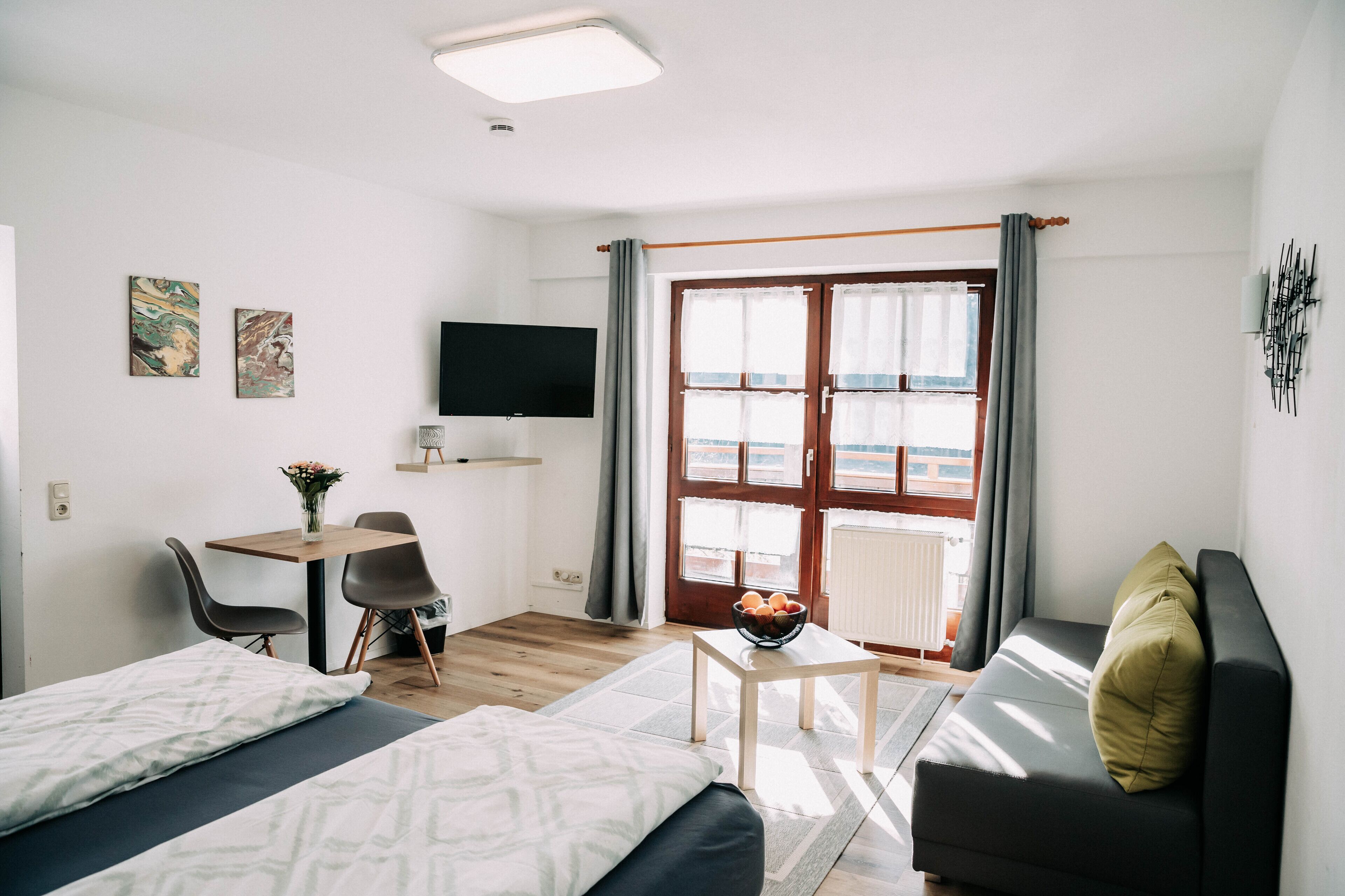 double room | 1 bedroom, in-room safe, individually decorated, desk