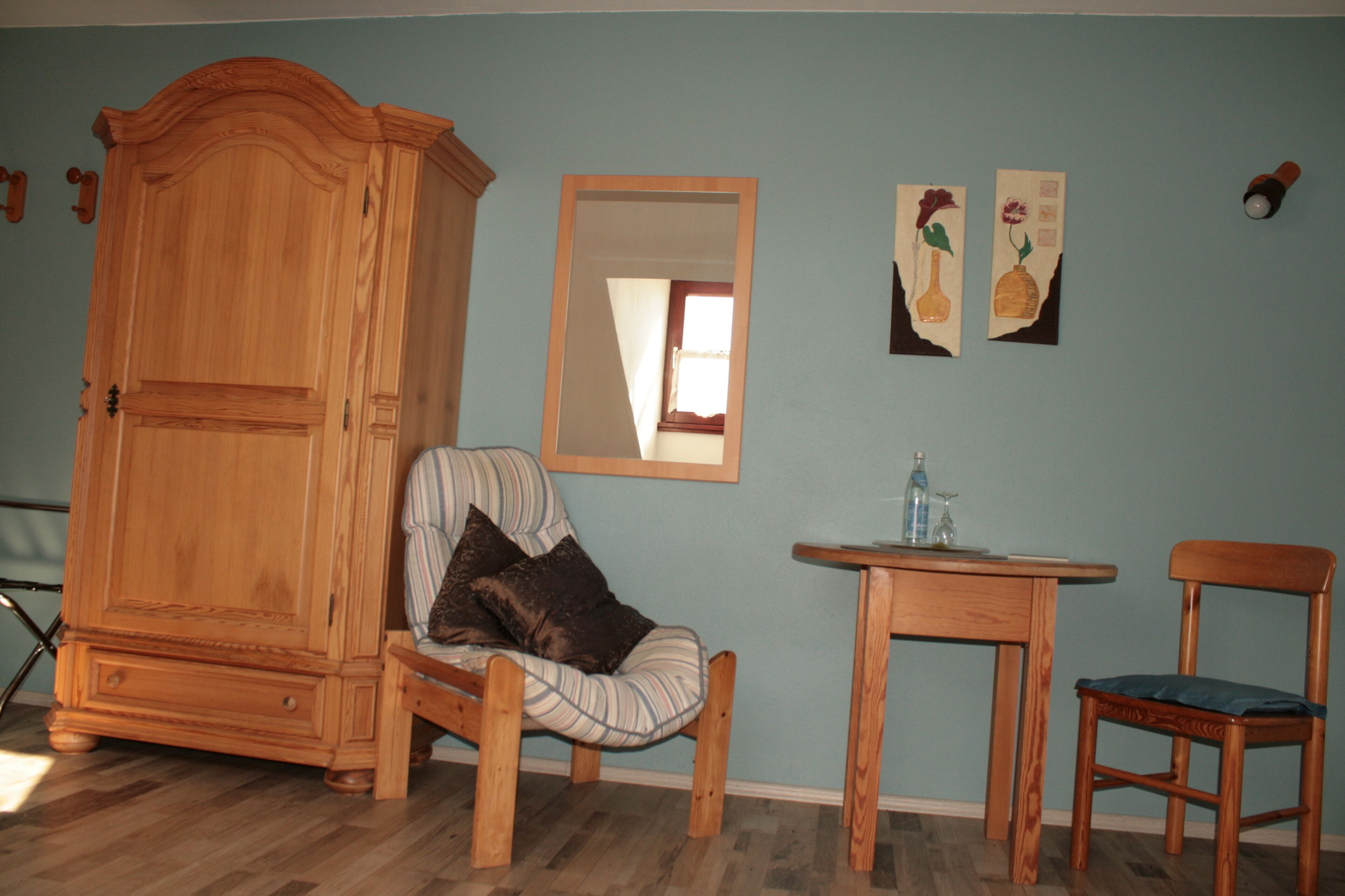 single room | in-room dining