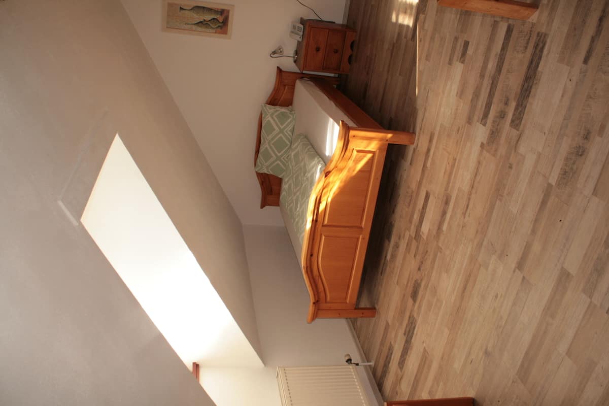 single room | 1 bedroom, in-room safe, individually decorated, desk