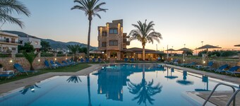 Danelis Studios and Apartments