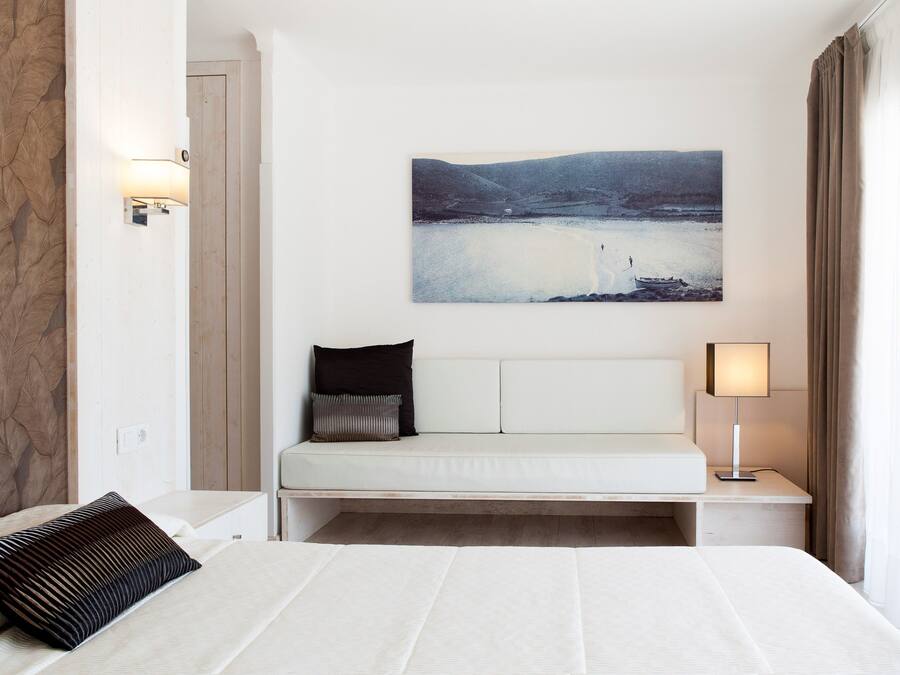 Double Room (with extra bed) | In-room safe, free WiFi