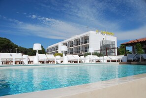 2 outdoor pools, pool umbrellas, pool loungers - Can Miquel (Torroella de Montgrí)