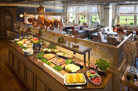 Buffet breakfast for a fee on weekends