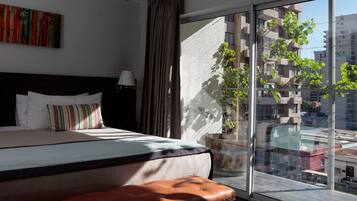 Executive Double Room | Minibar, in-room safe, desk, blackout drapes