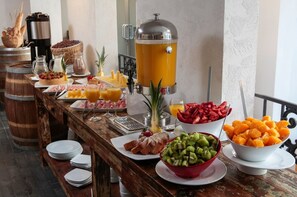 Free daily buffet breakfast - Gen Rooms (Santiago)