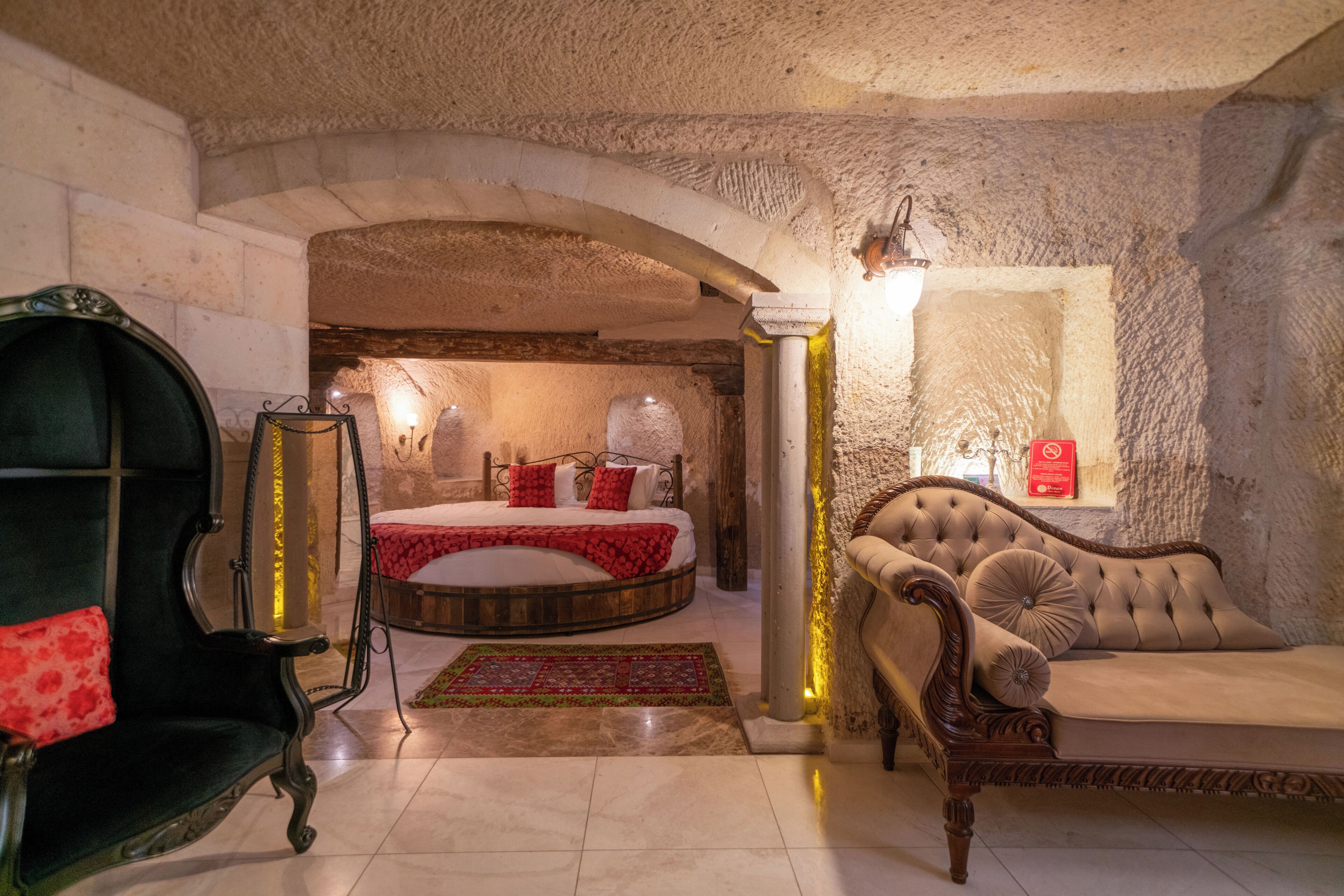 Photo - Divan Cave House