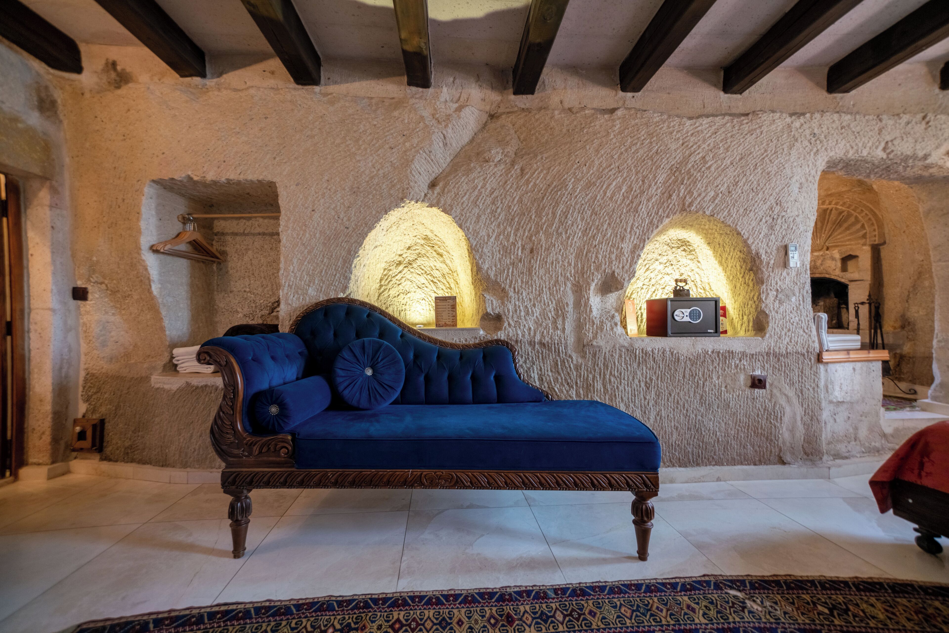 Photo - Divan Cave House