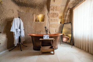 Suite | Seprai premium, brankas, dan didekorasi berbeda-beda