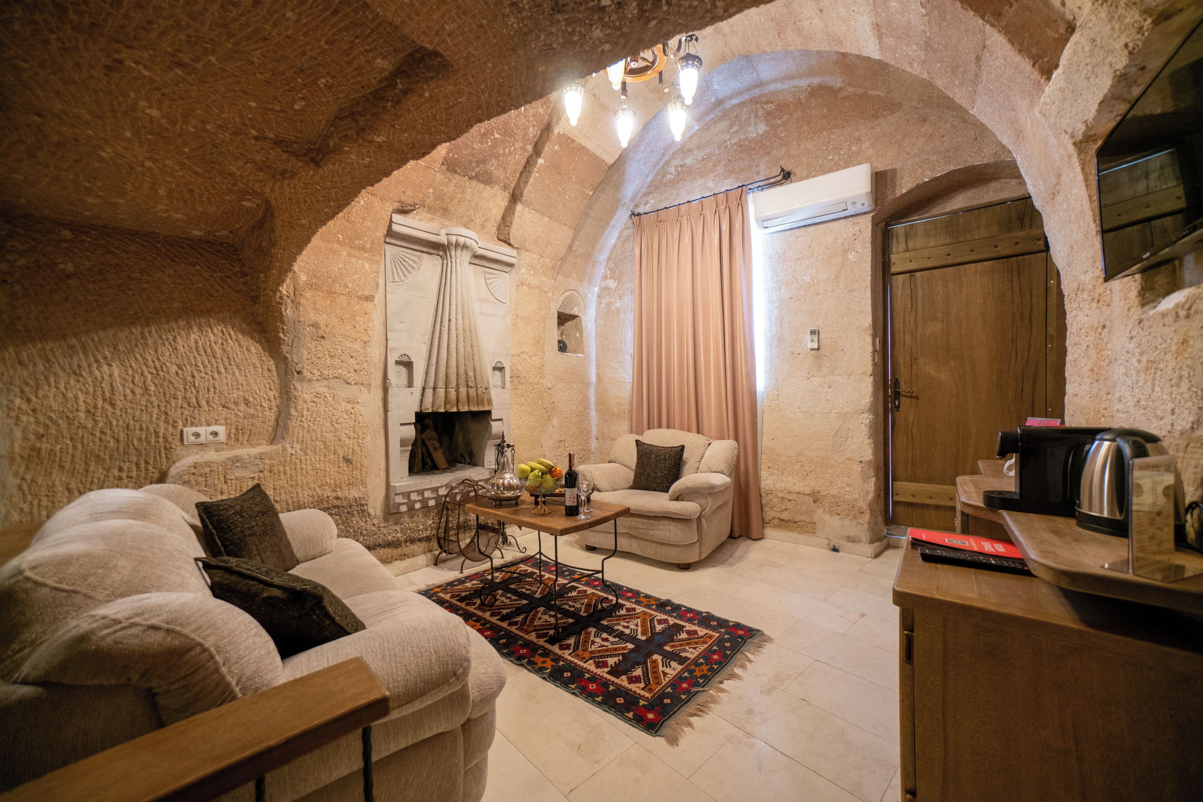 Photo - Divan Cave House