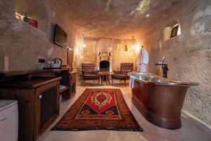 Suite | Premium bedding, in-room safe, desk, laptop workspace