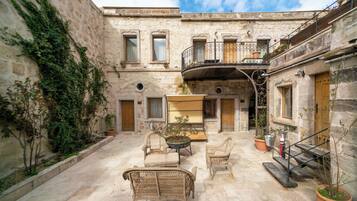 Suite | Hochwertige Bettwaren, Zimmersafe, Schreibtisch