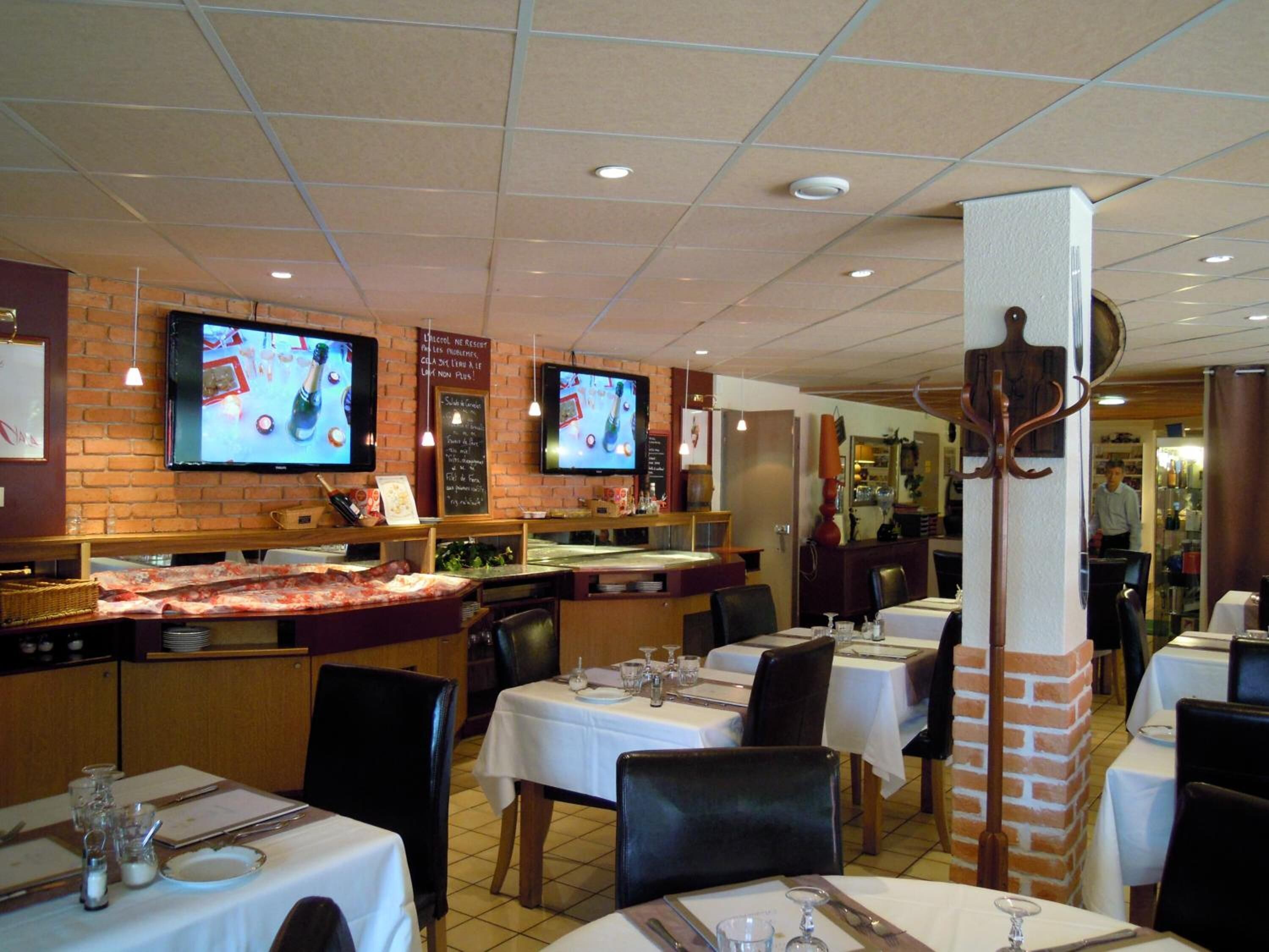 lunch and dinner served