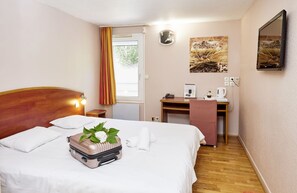 Premium bedding, desk, iron/ironing board, free WiFi