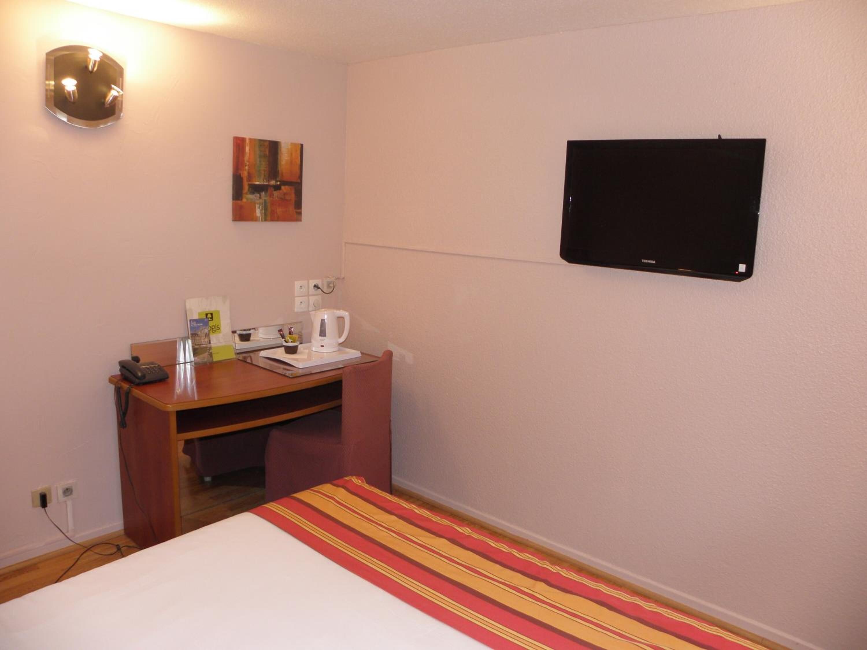 premium bedding, desk, iron/ironing board, free wifi
