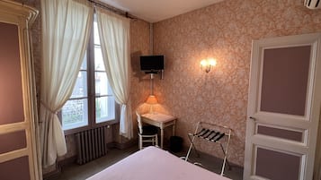 Standaard eenpersoonskamer, privébadkamer | Een bureau, geluiddichte muren, gratis wifi, beddengoed