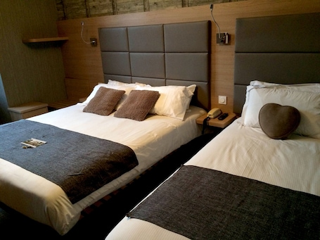 Desk, soundproofing, iron/ironing board, free WiFi