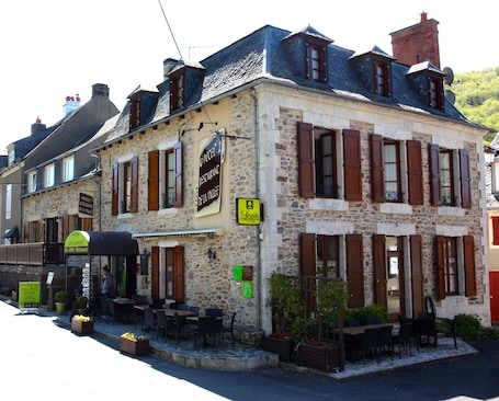 Front of property. Hotel Les Coudercous