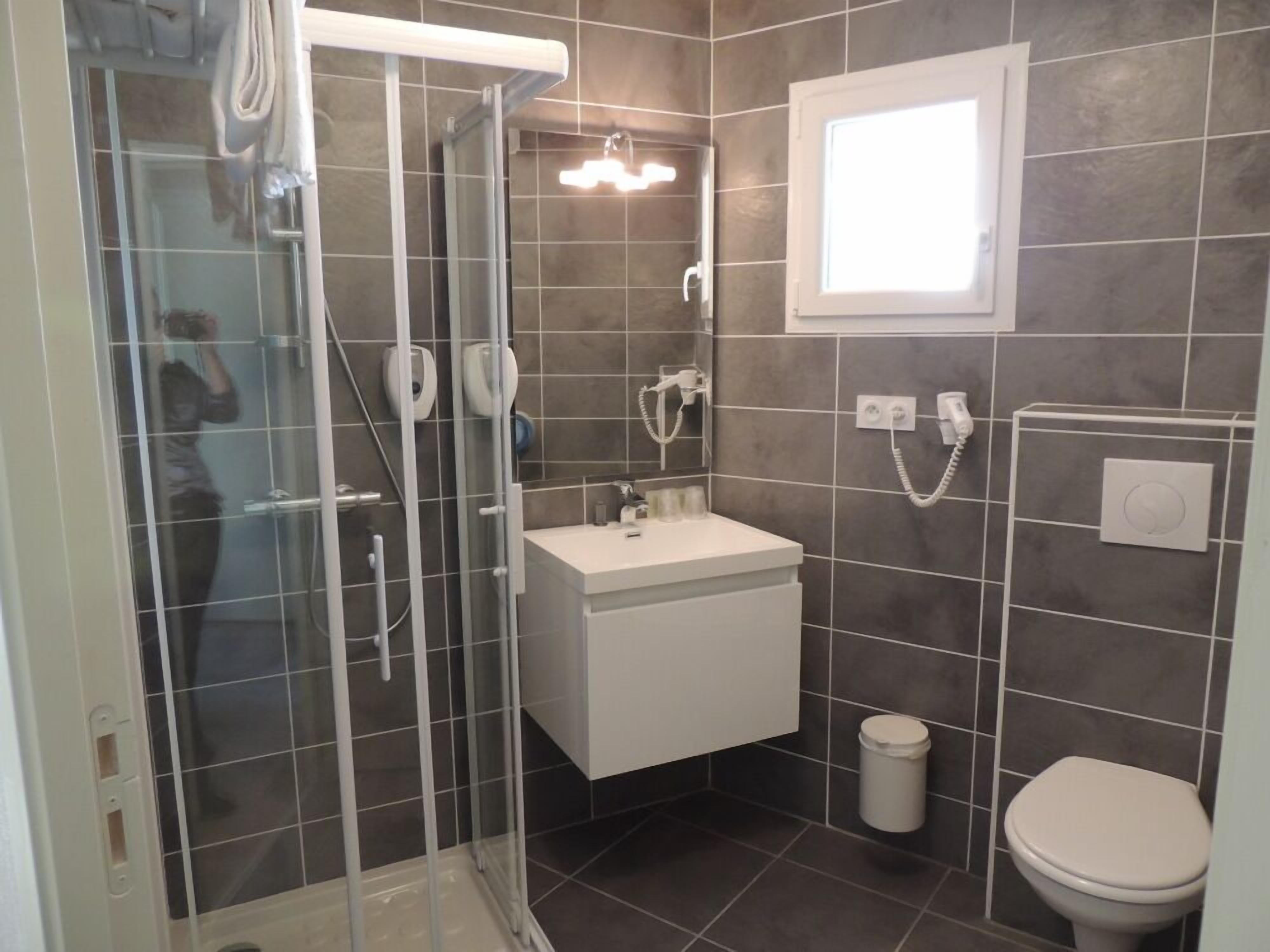 Comfort driepersoonskamer | Badkamer | Gratis toiletartikelen