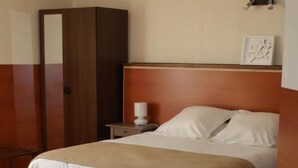 Standaard tweepersoonskamer | Een bureau, gratis wifi