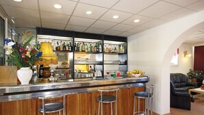 Bar (on property) - Hotel Eden (Martigues)