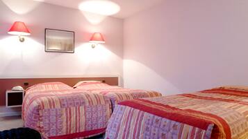 Triple Room | Desk, soundproofing, free cots/infant beds, free WiFi