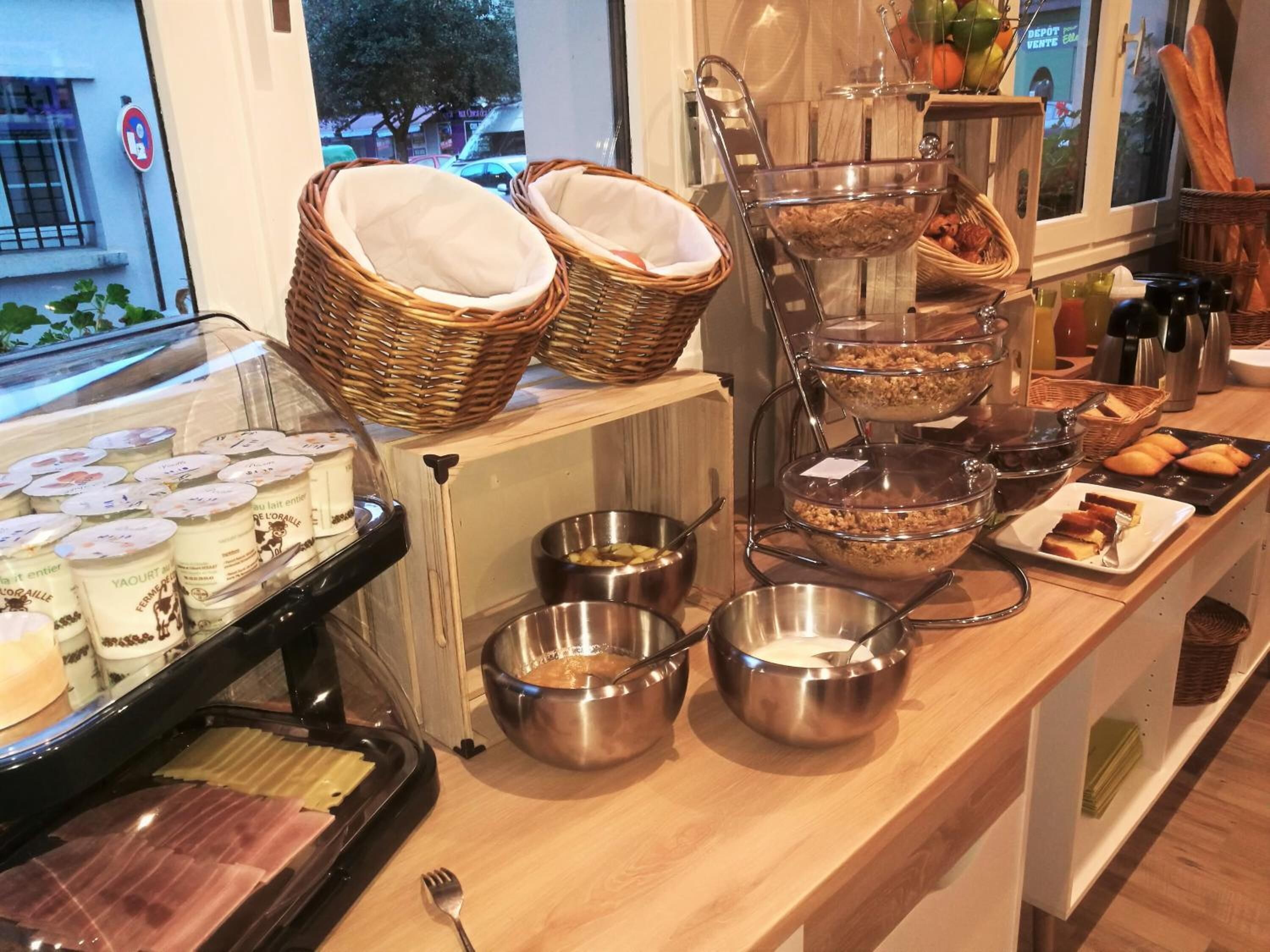 breakfast, lunch, dinner served; french cuisine