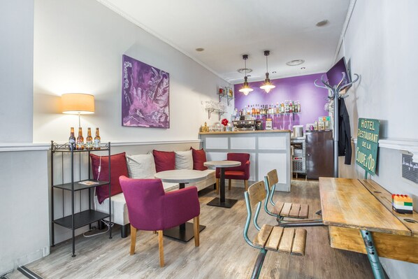 Bar (in der Unterkunft)