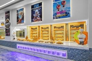 6 restaurants, breakfast, lunch, dinner served; Mediterranean cuisine