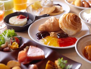 Päivittäinen buffetaamiainen maksusta
