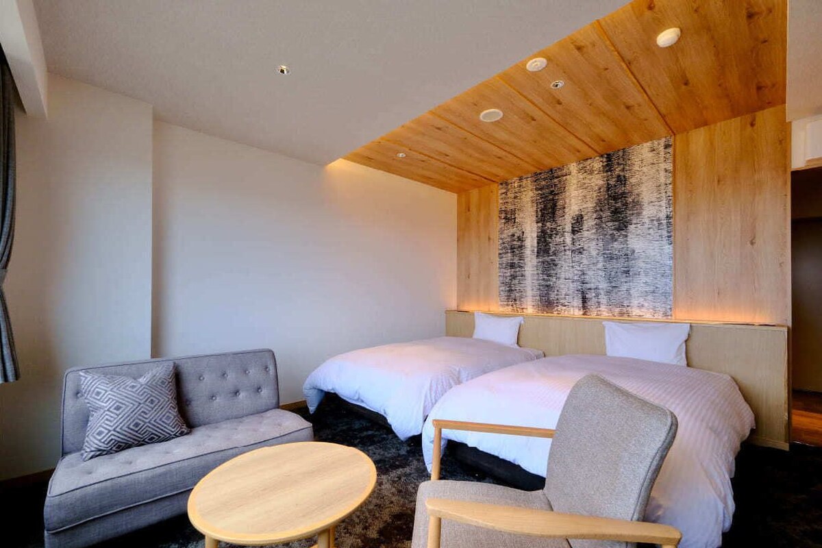 Forest Twin Room | In-room safe, iron/ironing board (on request), WiFi (free), bed sheets