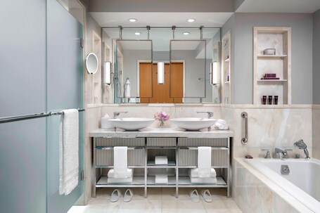 The Ritz Carlton, Toronto - Image 32