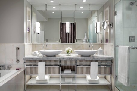 The Ritz Carlton, Toronto - Image 31