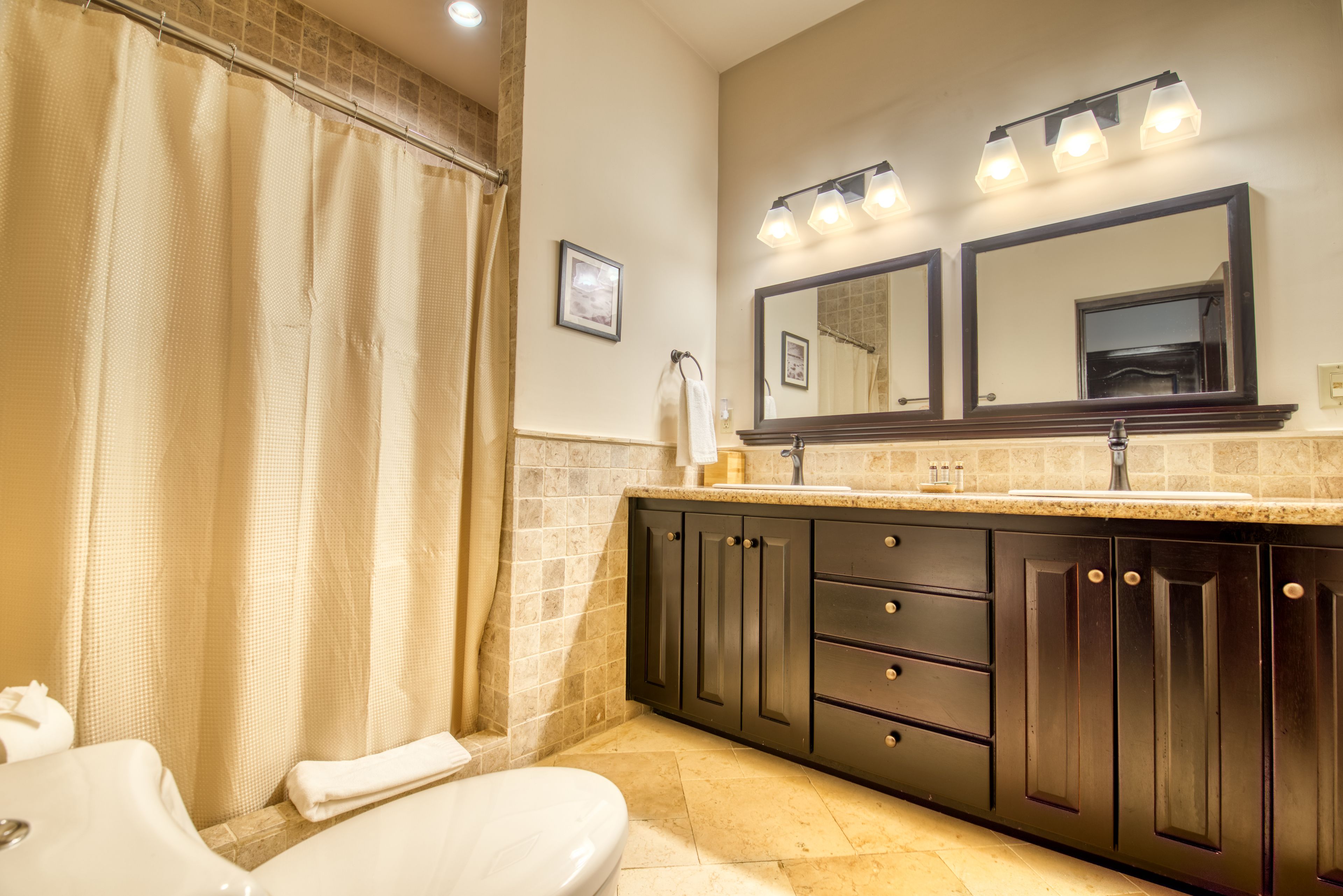 shower, hair dryer, towels, shampoo