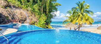 Red Frog Beach Island Resort