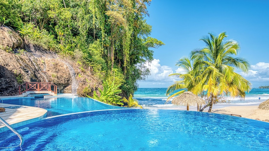 Red Frog Beach Island Resort