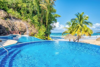 Red Frog Beach Island Resort