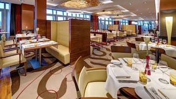 Tägliches kontinentales Frühstück (38 EUR pro Person)