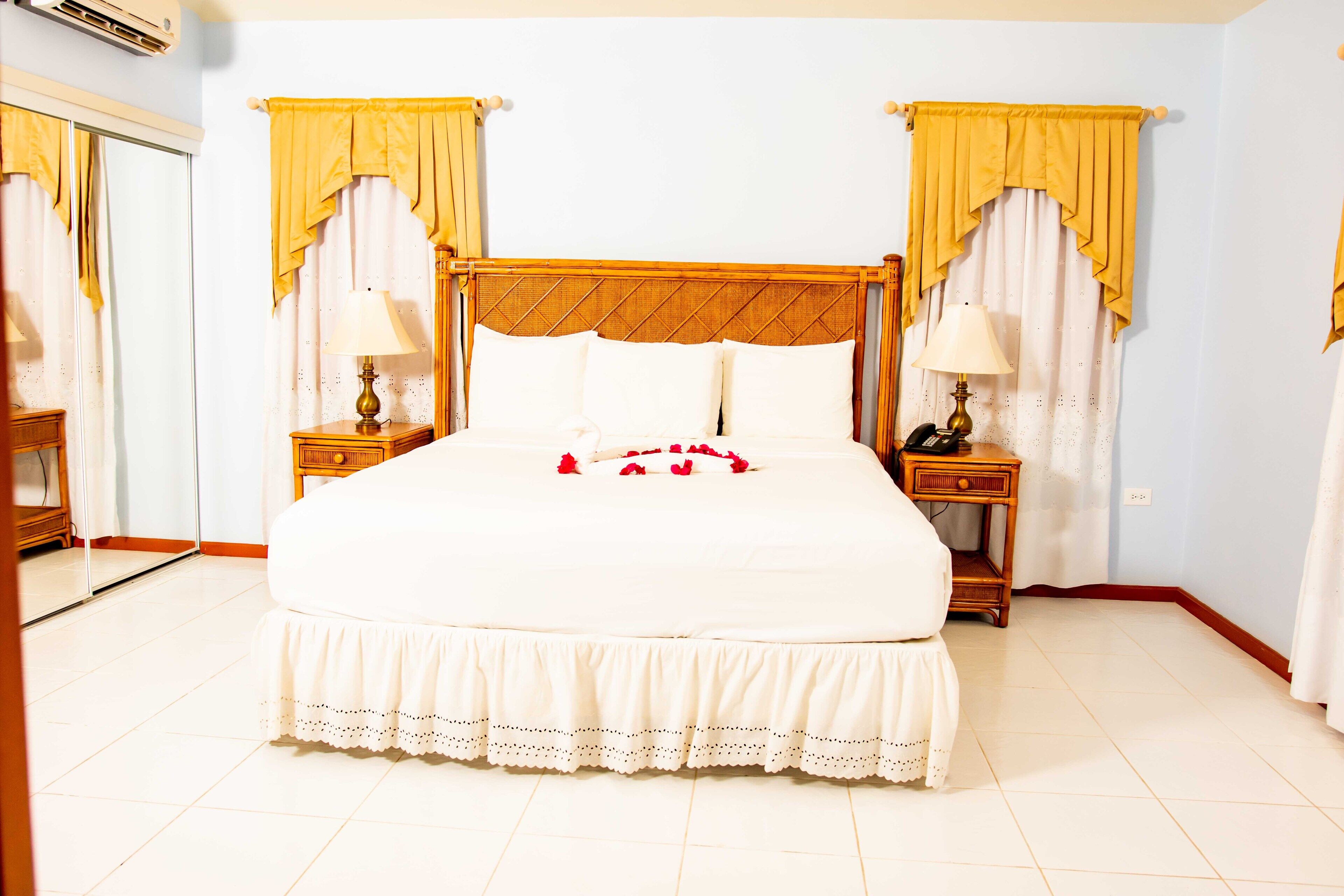 1 bedroom, egyptian cotton sheets, premium bedding, pillow-top beds