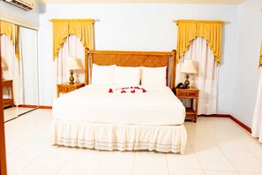 Egyptian cotton sheets, premium bedding, pillowtop beds, in-room safe - The Villas at Sunset Lane (St. John's)