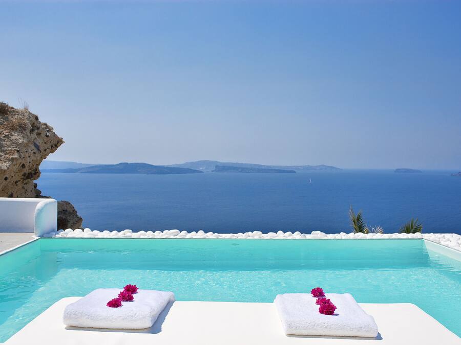 Piscina externa, espreguiçadeiras