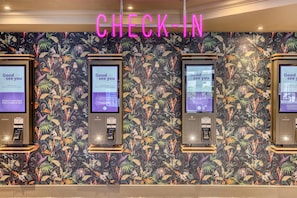 Reception - Premier Inn Birmingham Nec/Airport (Birmingham)