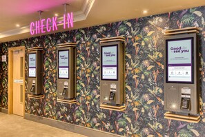 Reception - Premier Inn Birmingham Nec/Airport (Birmingham)