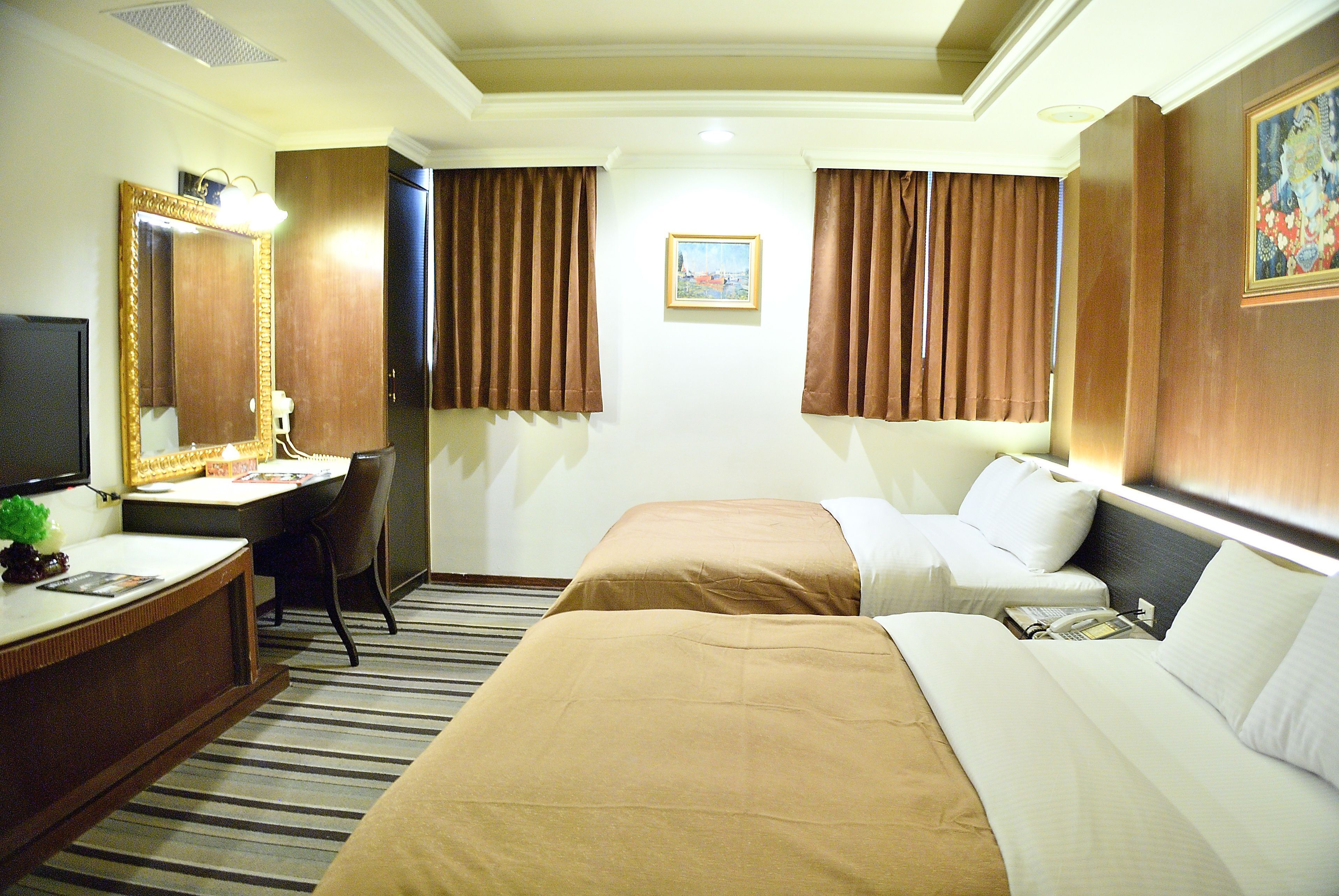 Premium bedding, pillowtop beds, desk, soundproofing